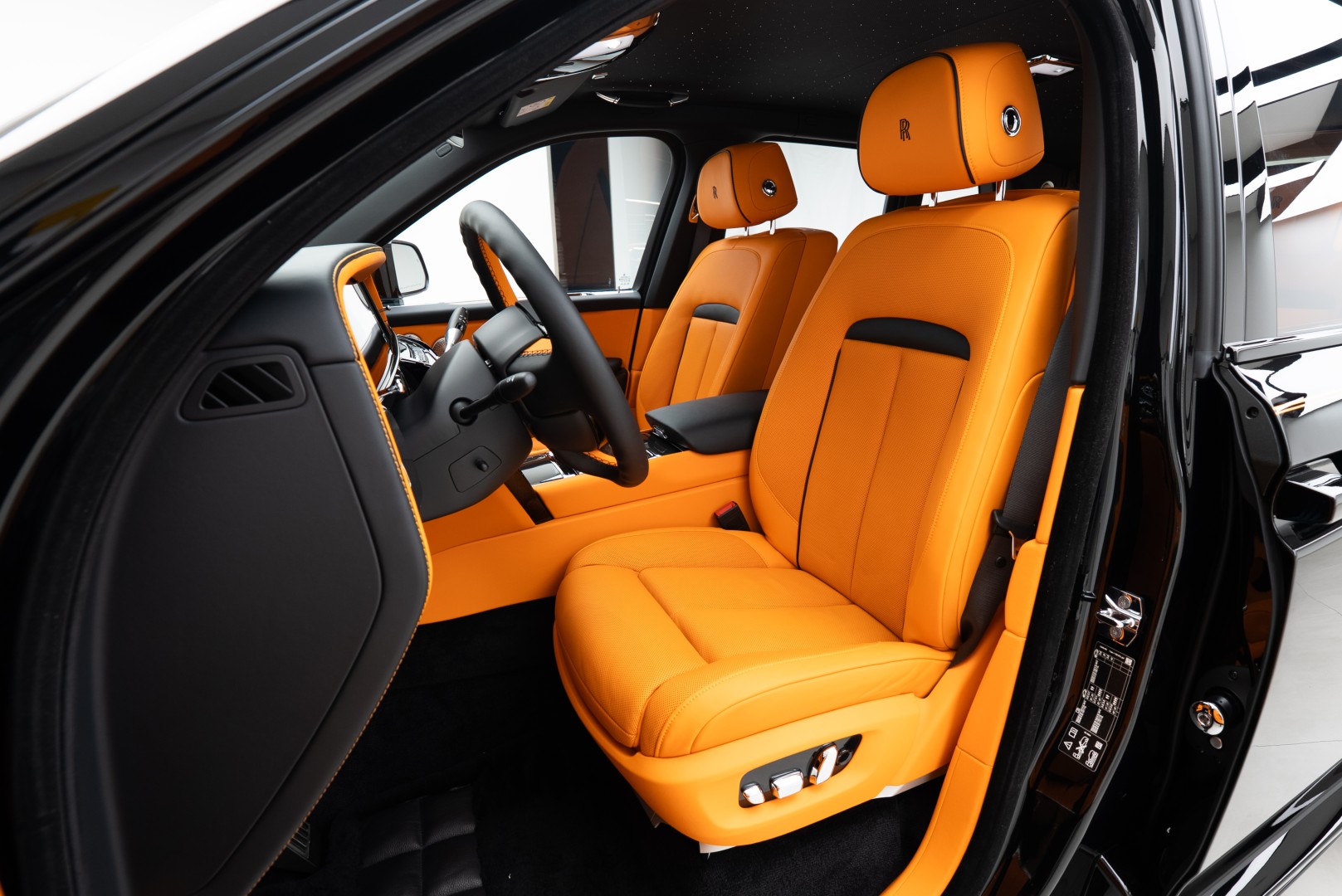 2025 ROLLS ROYCE CULLINAN | BLACK BADGE | MAIN DEALER WARRANTY AND SERVICE